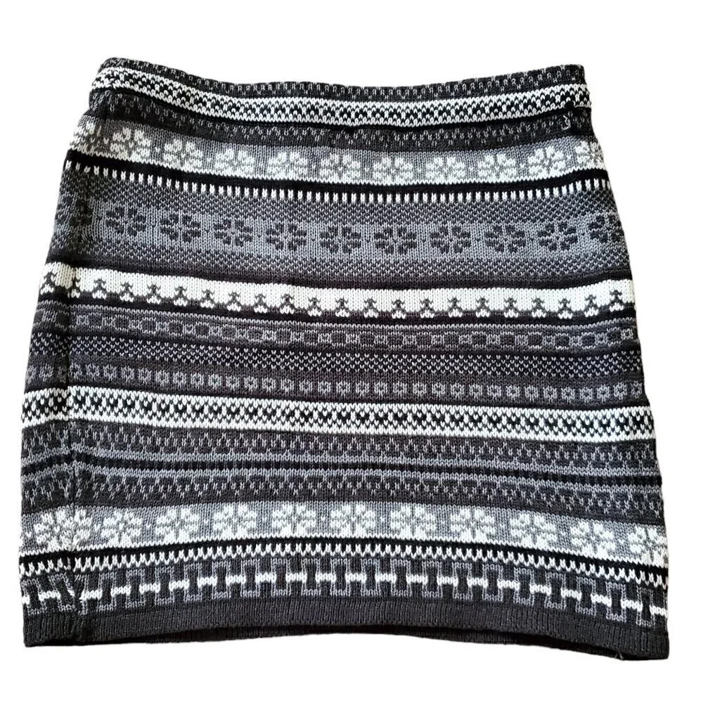 JESSICA SIMPSON SWEATER SKIRT SIZE MED